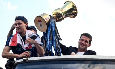 Imagini fabuloase din autocar! Chivu și a pus casca înapoi și a sărbătorit eventul câștigat cu Inter