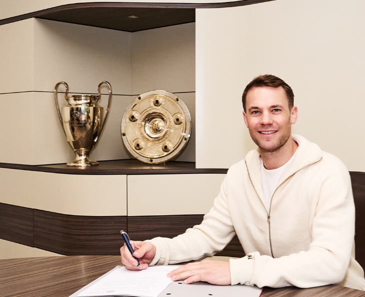 Manuel Neuer a semnat! Bayern a dat două lovituri în aceeași zi