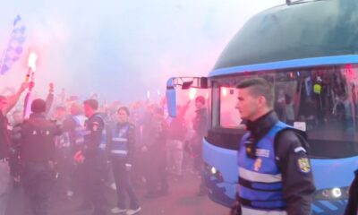 Nebunie la Craiova! Mii de oameni au așteptat autocarul oltenilor cu torțe și fumigene