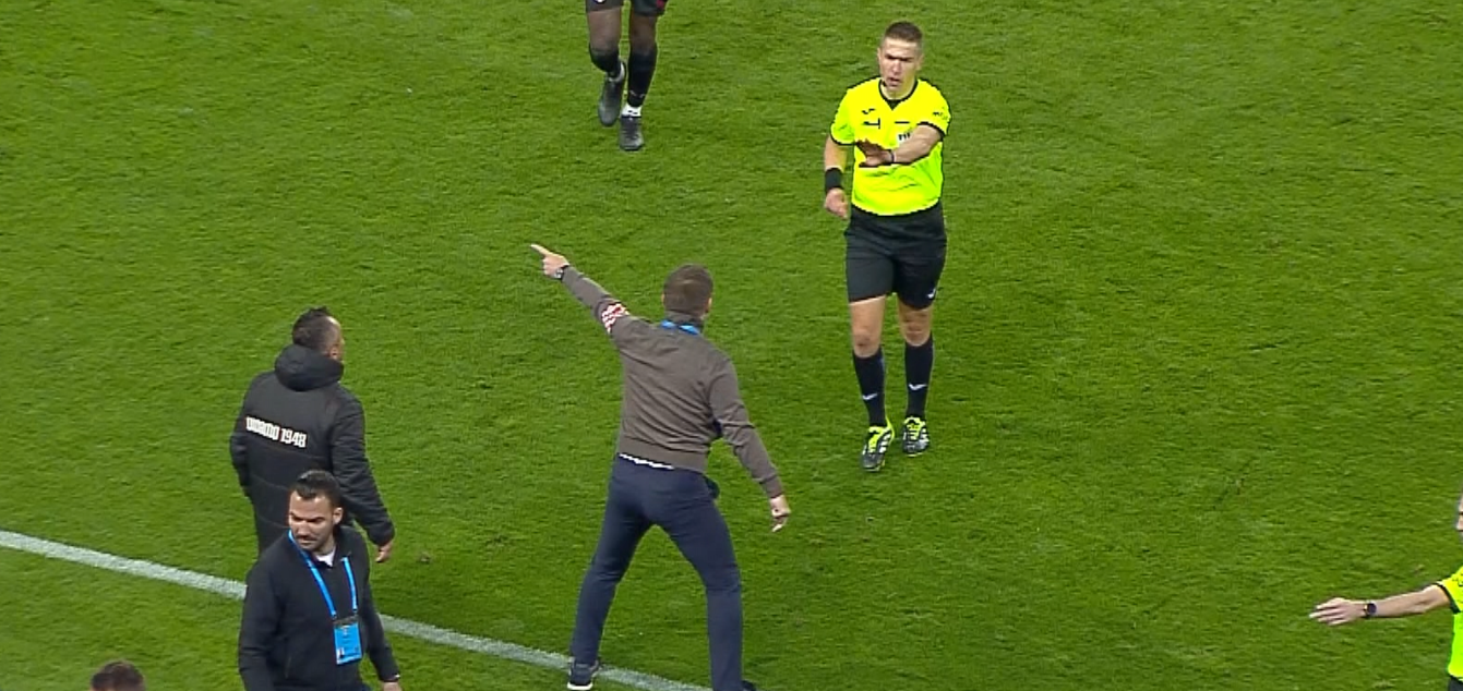 Neverosimil: ce le ar fi spus arbitrul lui Kopic și Petre, înainte ca golul lui Nsimba să fie validat în Craiova Dinamo
