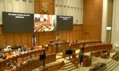 Ropote de aplauze în Parlamentul României