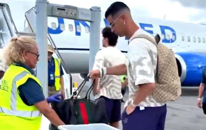 Cristiano Ronaldo a ajuns la control și nu s a putut abține! Ce a făcut pe aeroportul din SUA