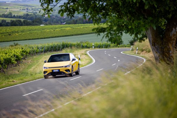 Leapmotor B05 propune mobilitate electrică, dar și emoție