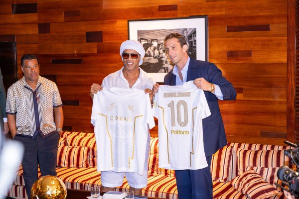 Ronaldinho, prezentat la Ravenna: ”Cultura fotbalistică italiană are un nou punct de reper”