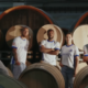 Farul și a prezentat noile echipamente, printre butoaiele de vin
