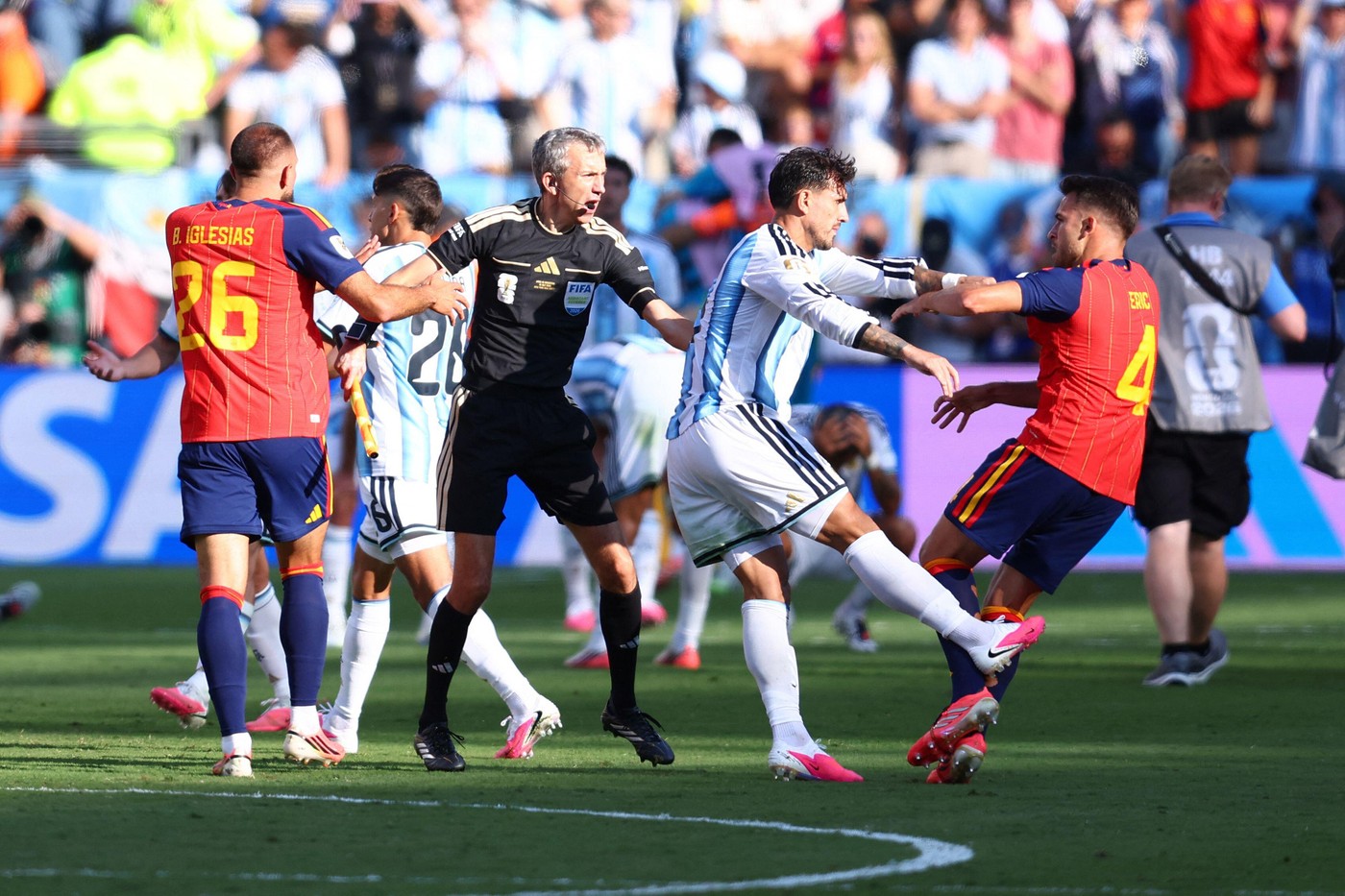 Lovitură de teatru: FIFA a ȘTERS un cartonaș roșu, după finala Cupei Mondiale, Spania Argentina 1