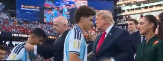 Singurul fotbalist care NU a dat mâna cu Donald Trump, după finala Spania Argentina 1