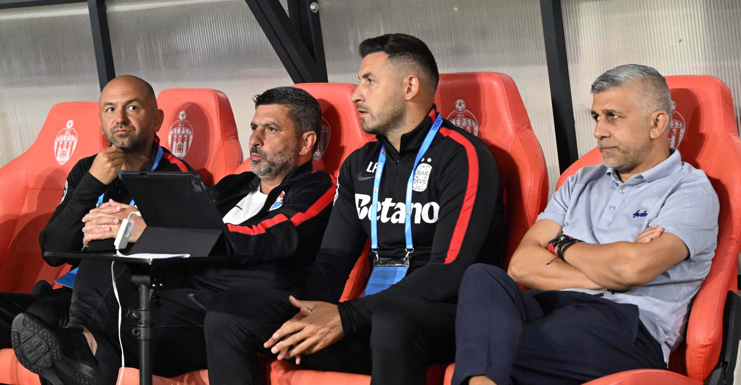 "Armata" din spatele lui Marius Baciu la FCSB! Ce se întâmplă pe bancă la meciuri