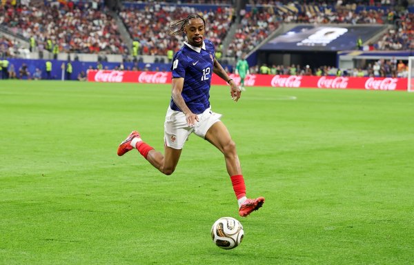Bradley Barcola pleacă de la PSG pentru 140 de milioane de euro