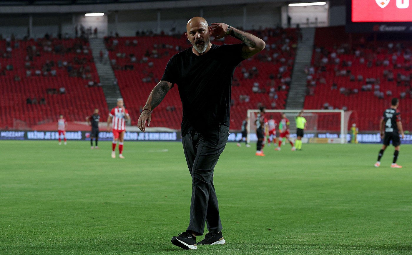 Dejan Stankovic a primit roșu și a scuipat spre arbitru! Steaua Roșie a fost eliminată din UCL și a urmat demisia