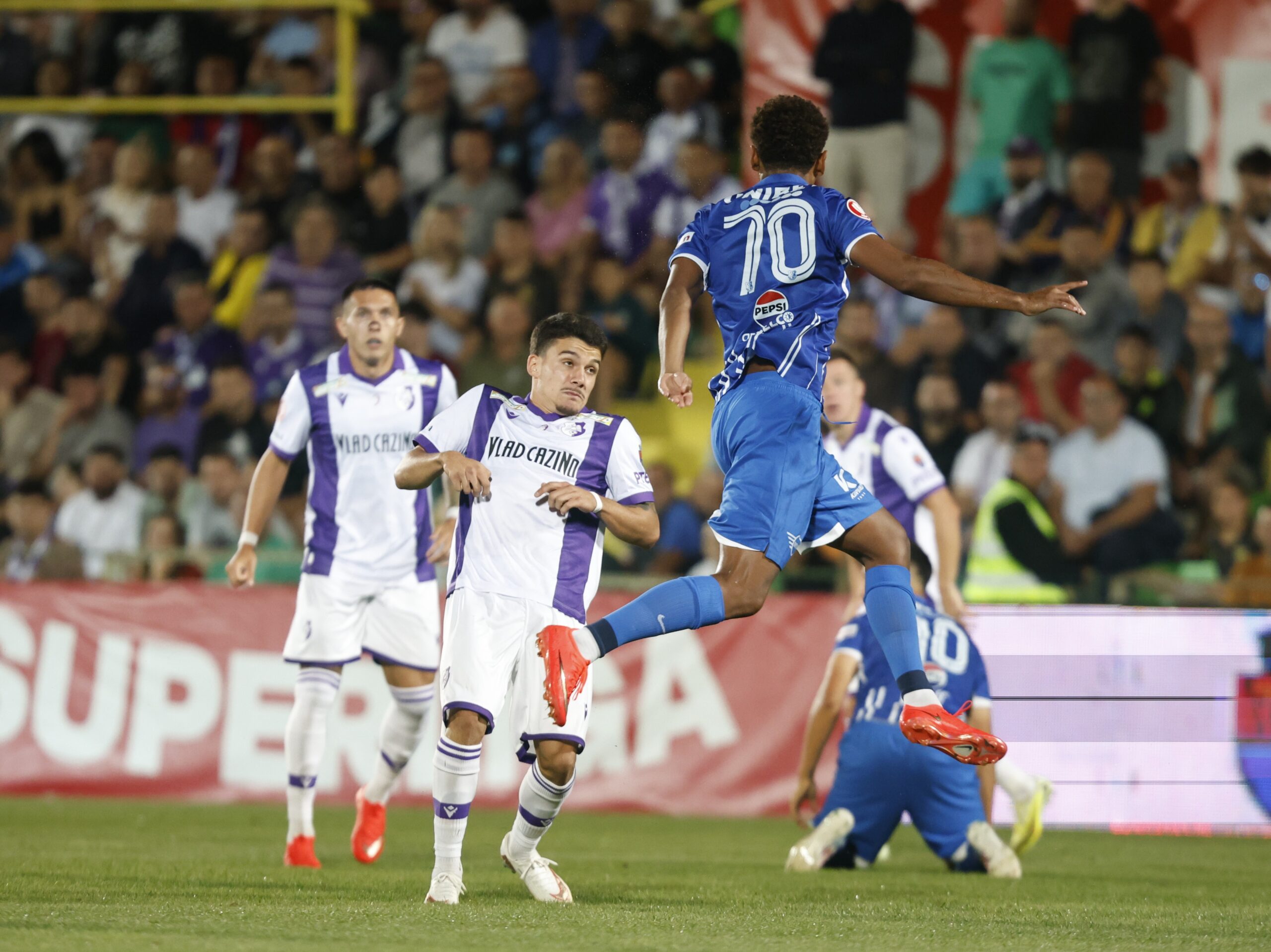 FC Argeș Farul 1 1. Piteștenii au remizat la Mioveni și rămân lideri în SuperLiga