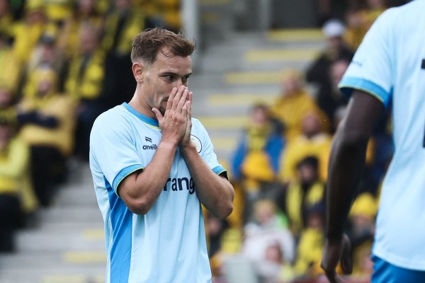 Olaru a pasat decisiv, s a accidentat, iar apoi a fost eliminat dramatic din UCL! Istvan Kovacs i a arătat cartonașul roșu unui jucător de la Saint Gilloise