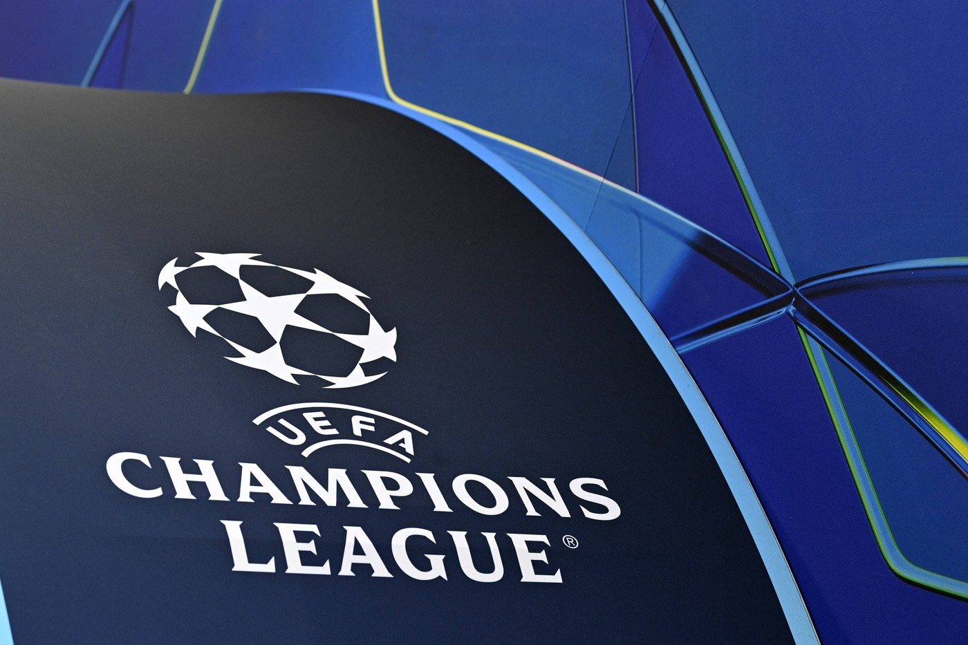 Play off UEFA Champions League: Fenerbahce Lyon 0 1 / Levski AEK 0 0 / Zagreb Viking 2 2, ACUM, pe DGS 1, 2 și