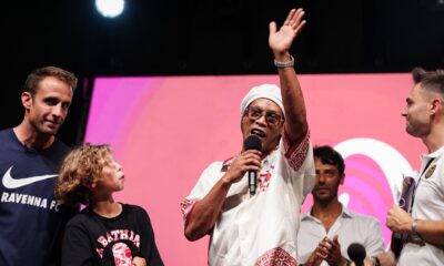 Revine pe teren! Ronaldinho a semnat, la 46 de ani