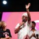 Revine pe teren! Ronaldinho a semnat, la 46 de ani
