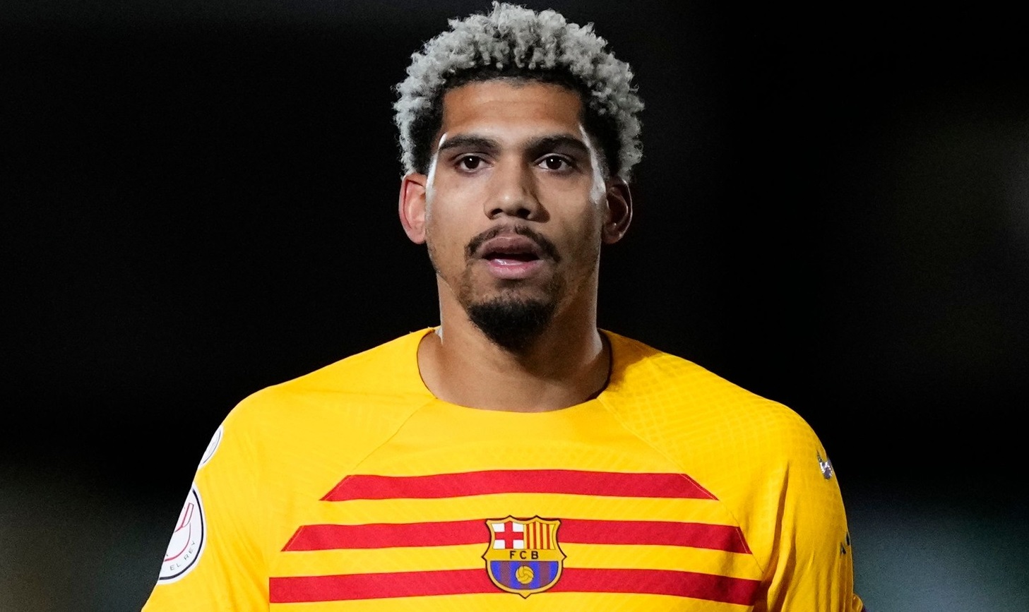 A refuzat să ia numărul 4 la Barcelona, din respect pentru Ronald Araujo! Cine l a luat până la urmă