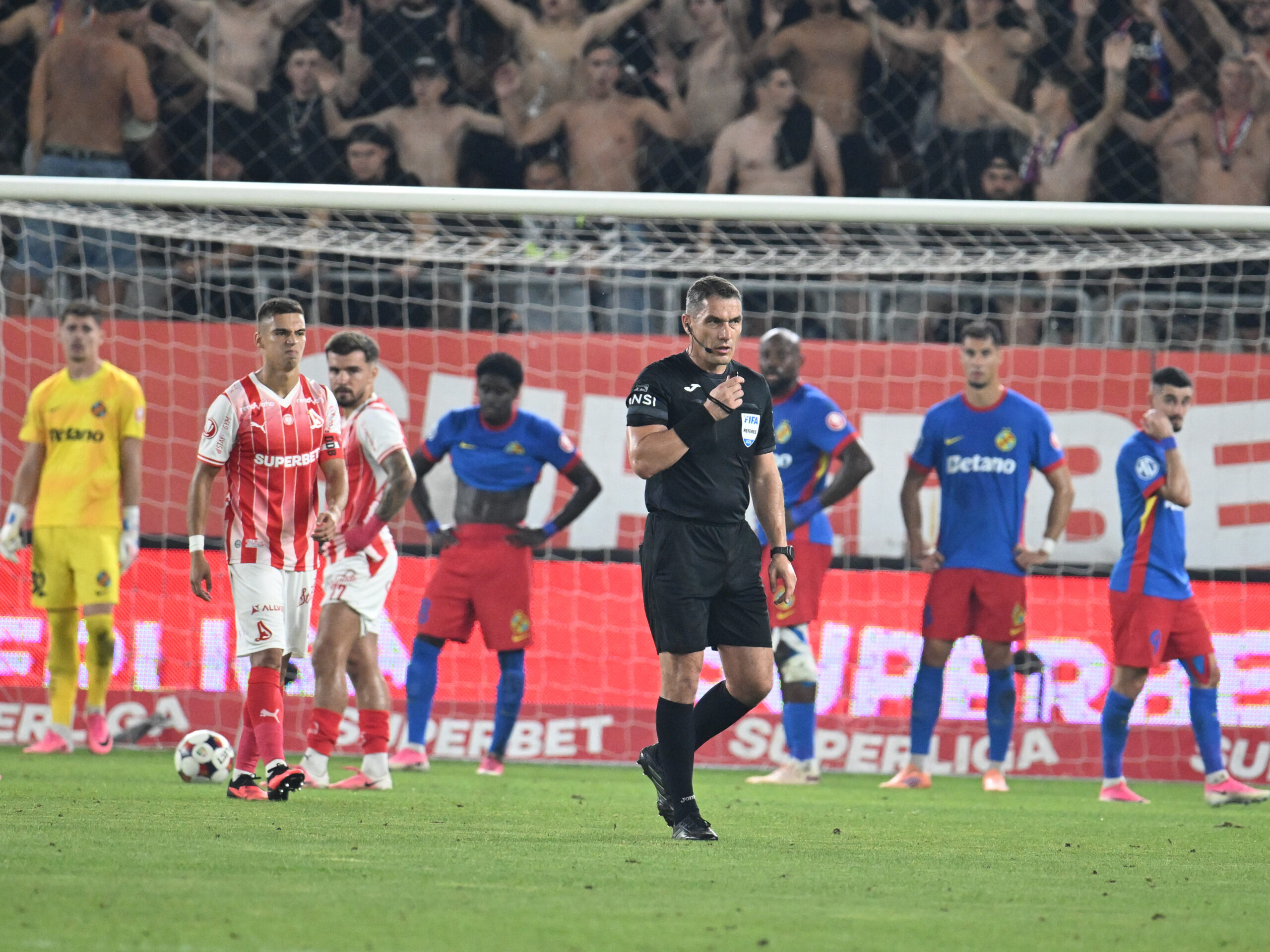 Cele mai tari imagini din prima repriză a derby ului Dinamo FCSB