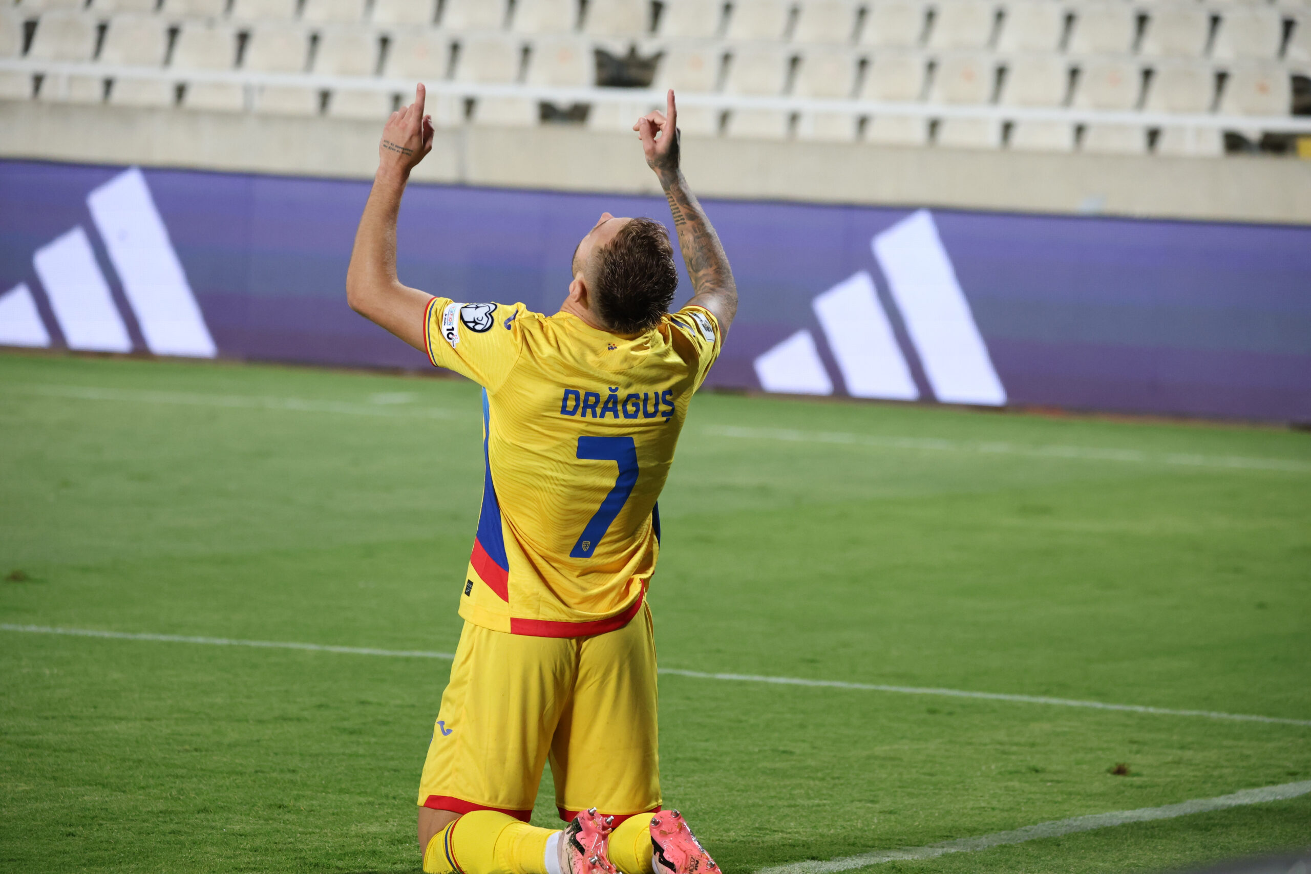 E gata: ”Denis Drăguș și a reziliat contractul”! Atacantul primește o avere și de la Trabzonspor, și de la FCSB