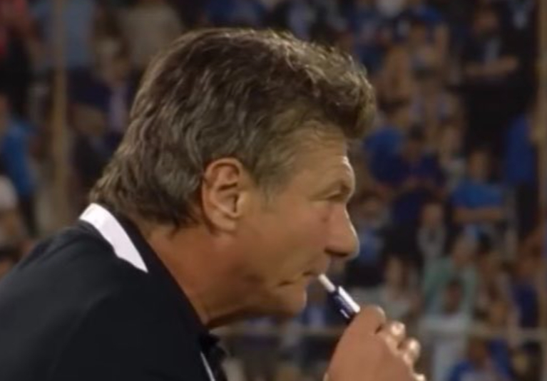 Imagini greu de explicat: Walter Mazzarri a început să fumeze în timpul meciului