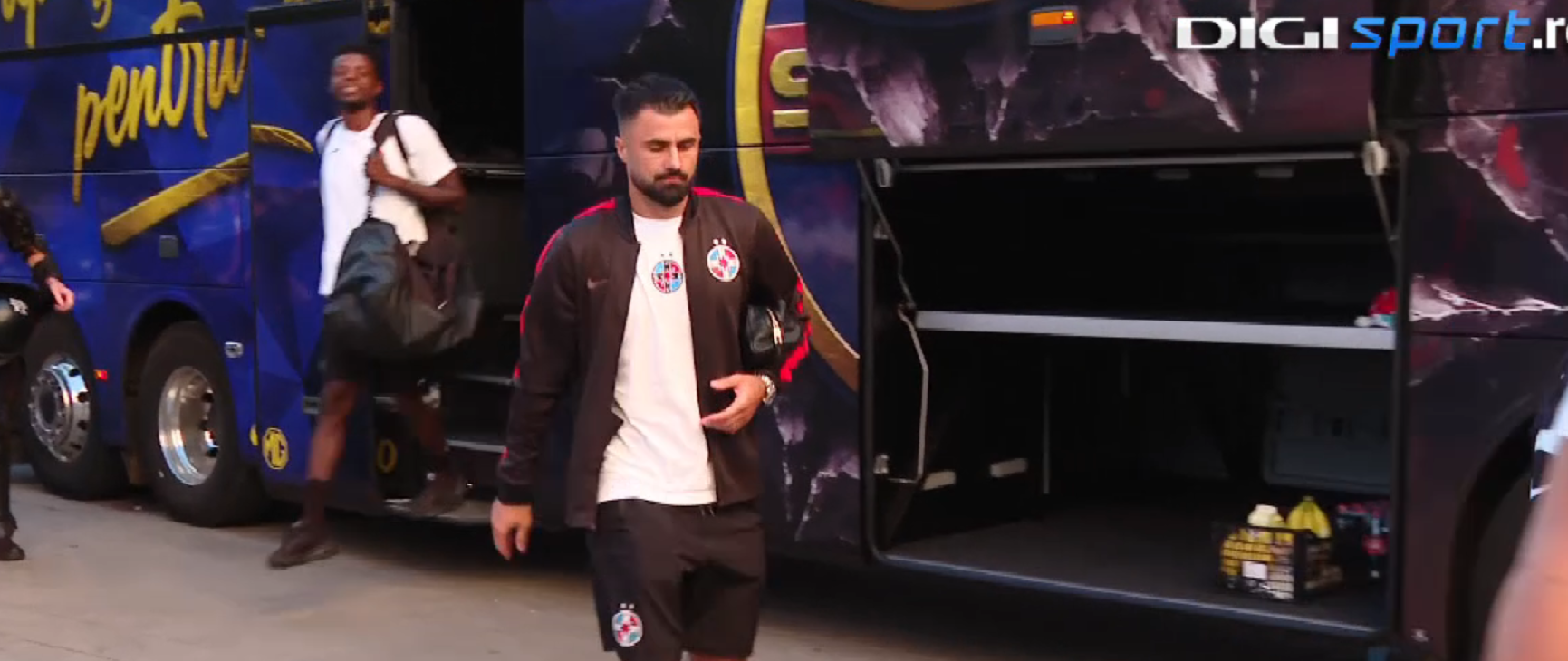 Nu l au iertat! Ce au strigat fanii lui Dinamo când l au văzut pe Eddy Gnahore