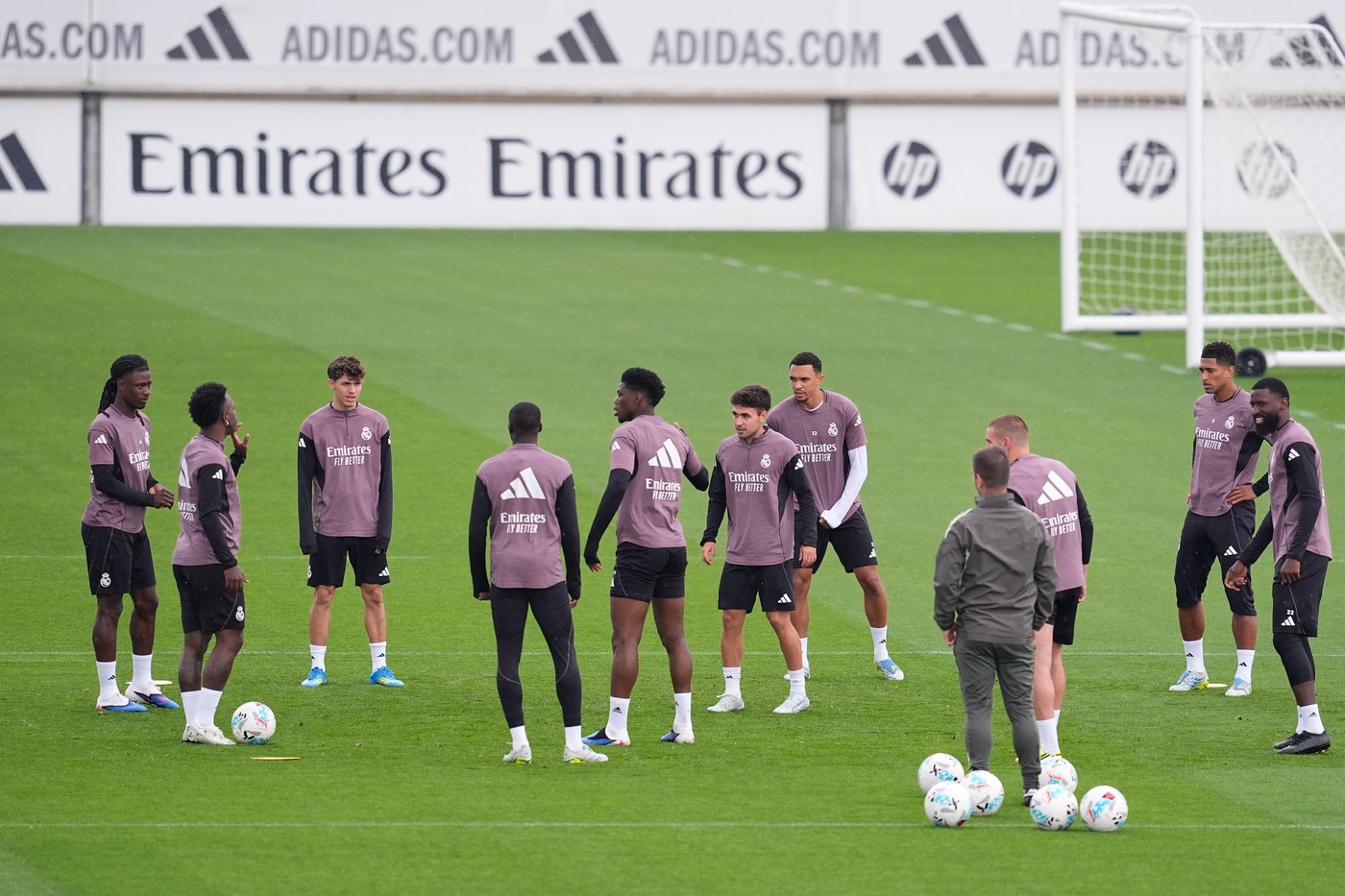 Real Madrid a mai vândut un jucător: plecare după 13 ani