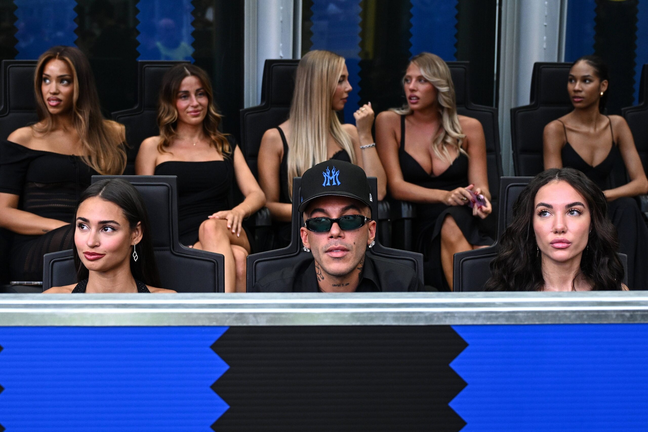 Scandal în Italia: s a afișat la Inter Napoli cu zece femei după el, direct în loja VIP!