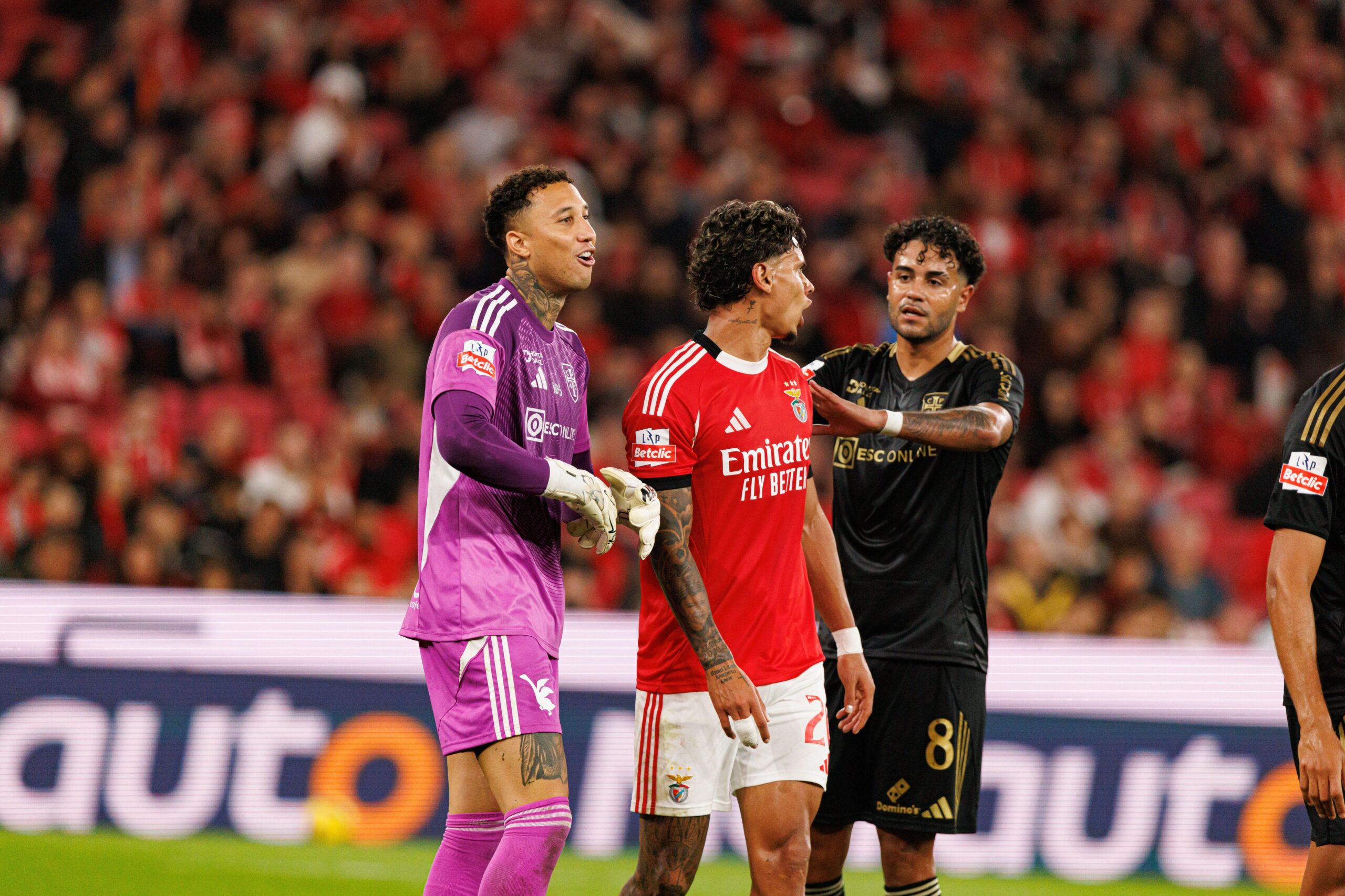 Start la negocieri: un fotbalist crescut de Benfica e aproape de SuperLiga României!