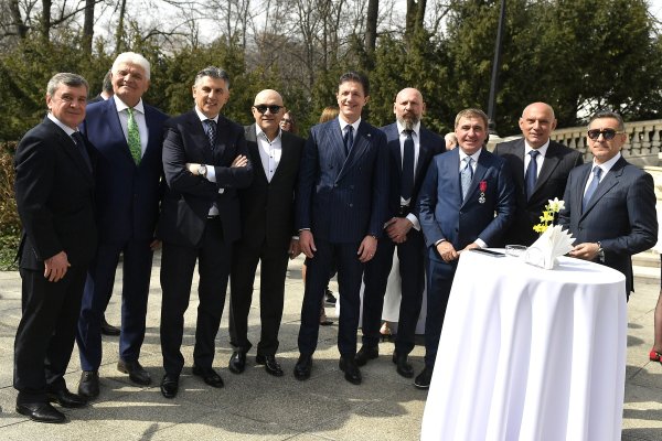 Șterge pe jos cu componentul Generației de Aur: ”Proctologul lui Burleanu! Am fost de