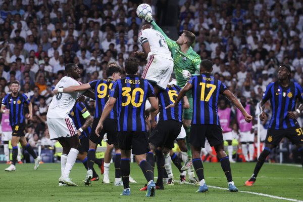 Titularul lui Cristi Chivu a fost desființat în direct după eșecul cu Real Madrid: ”Nu are ce să caute la Inter!”