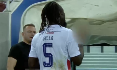 Au apărut imaginile scandalului! Momentul în care Sylla arată semne obscene către fanii FCSB ului, după scandările rasiste