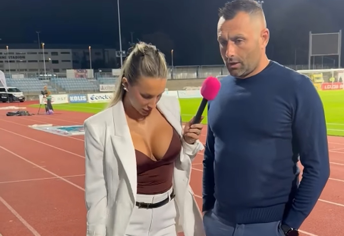Cine este jurnalista pe care antrenorul nu a îndrăznit să o privească în timpul interviului: "Nu aveam experiență"