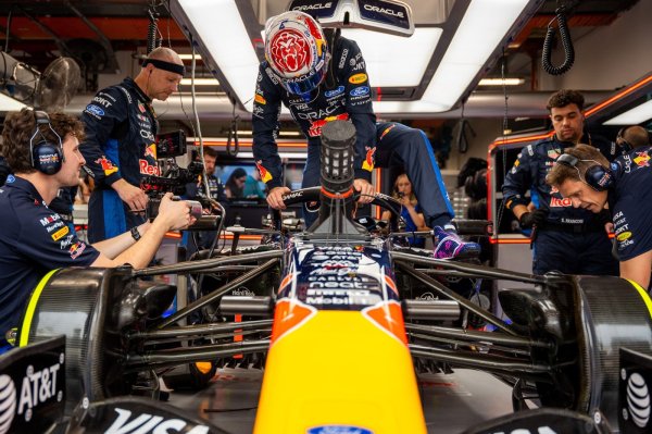 De neoprit! Verstappen rămâne primul și în calificările pentru Singapore Grand Prix
