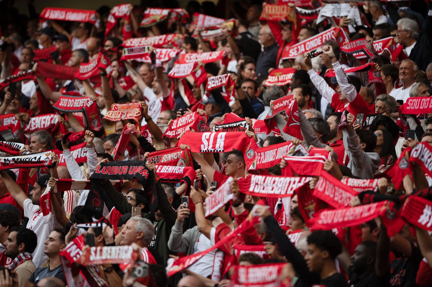 E gata să facă pasul din SuperLigă direct la Benfica