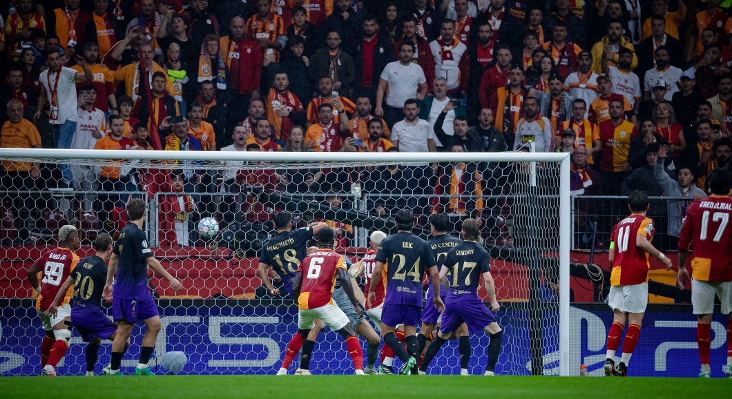 Galatasaray FC Barcelona 1 4 | Recital la Istanbul: Lamine Yamal a strălucit, iar VAR ul a tăiat elanul turcilor