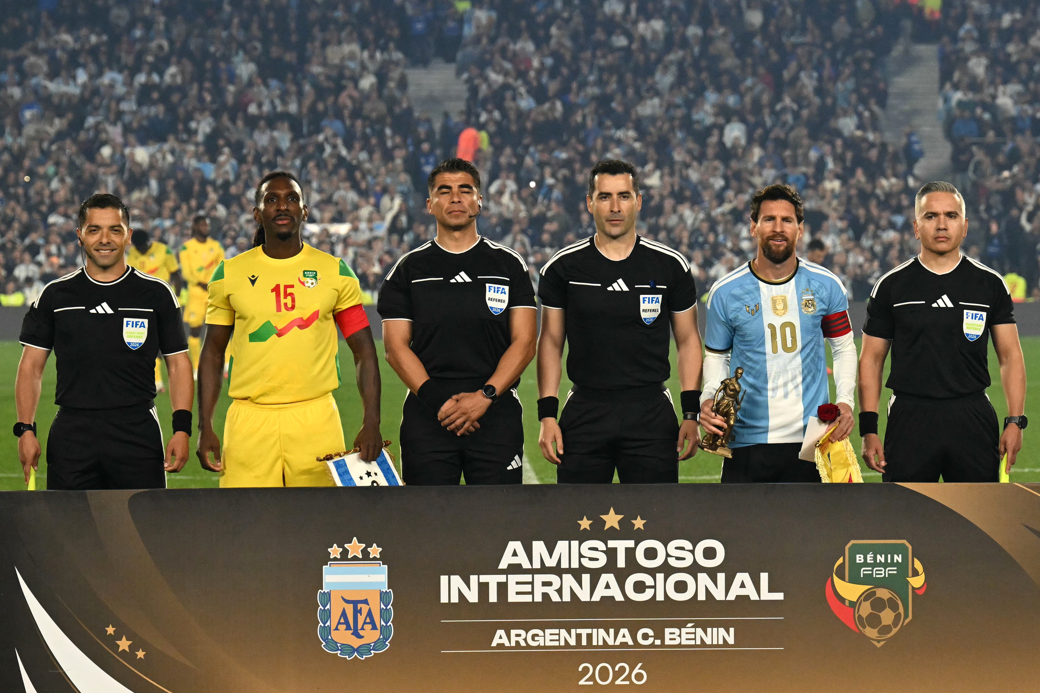 Gestul surpriză al jucătorilor din Benin pentru Messi la retragere