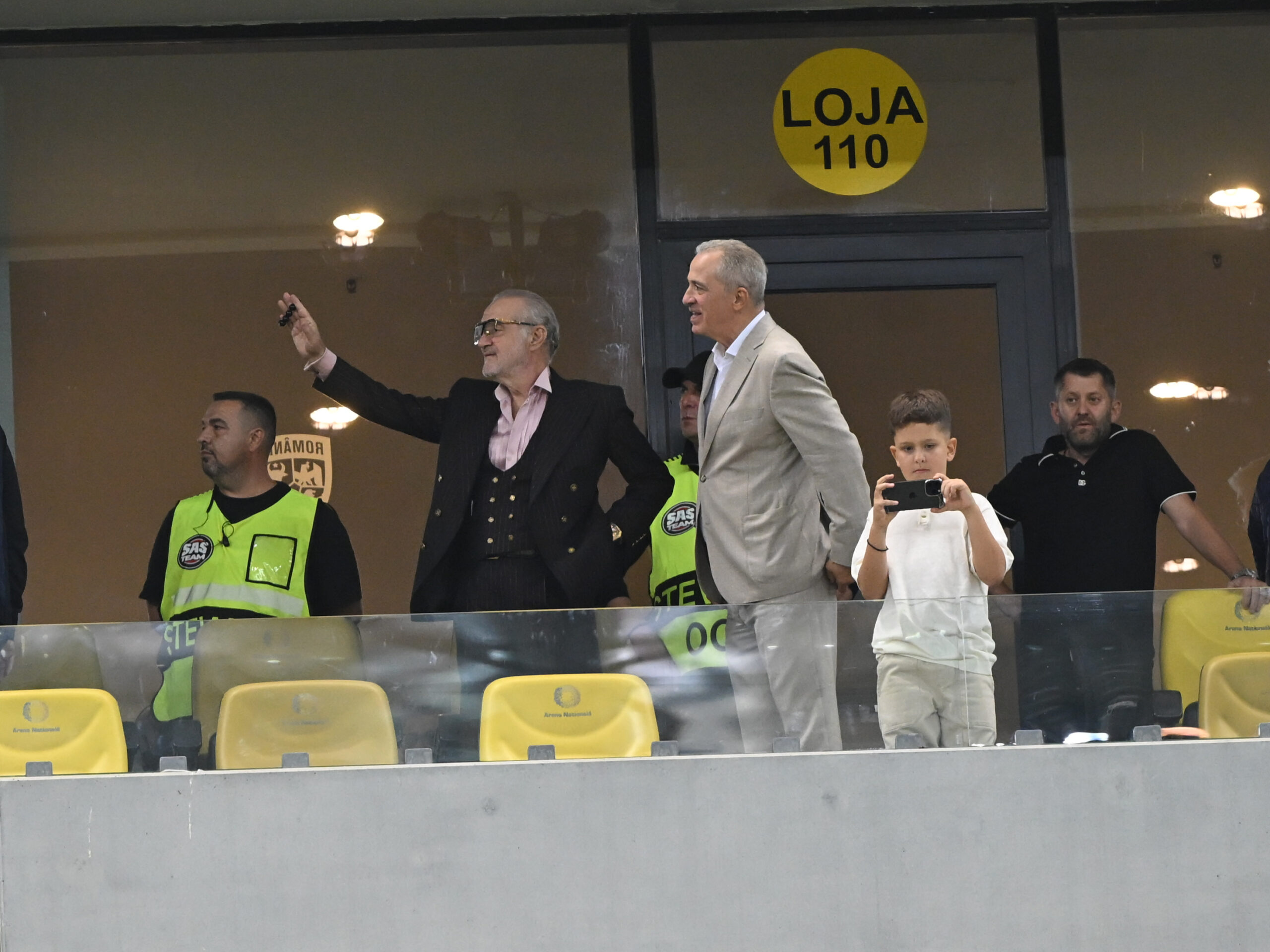 Nervos, direct de la stadion, Gigi Becali a făcut anunțul după FCSB Oțelul: ”Ce să facă Reghe, mă?”