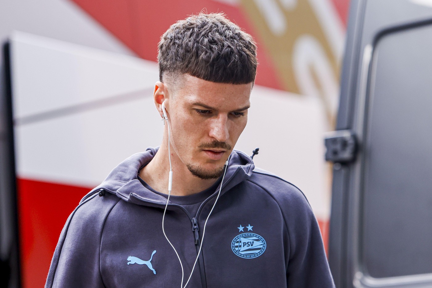 Neverosimil: a cincea lovitură la rând pentru Dennis Man, în Leipzig PSV 1 0 din UEFA Champions League