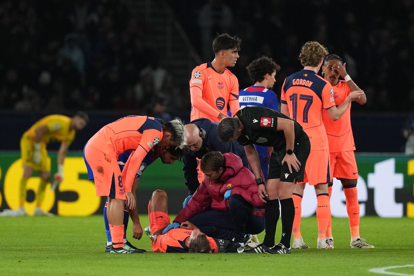 OUT pentru El Clasico! Lovitura primită de Barcelona înaintea meciului cu Real Madrid, după 2 4 cu PSG