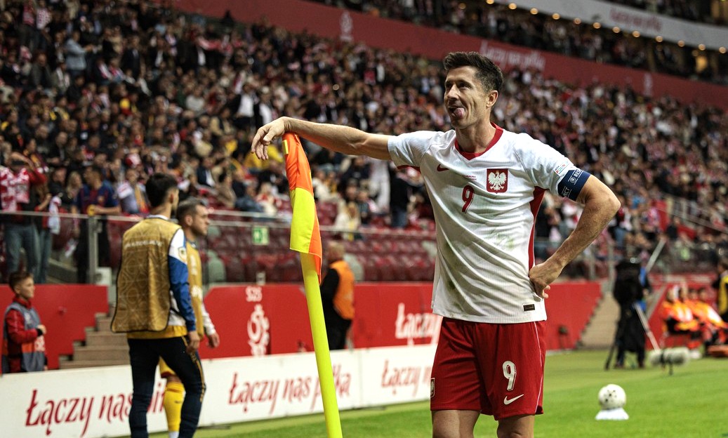 Polonezii au dat startul la glume, după ce Lewandowski a făcut show cu România: ”Au numărat până la