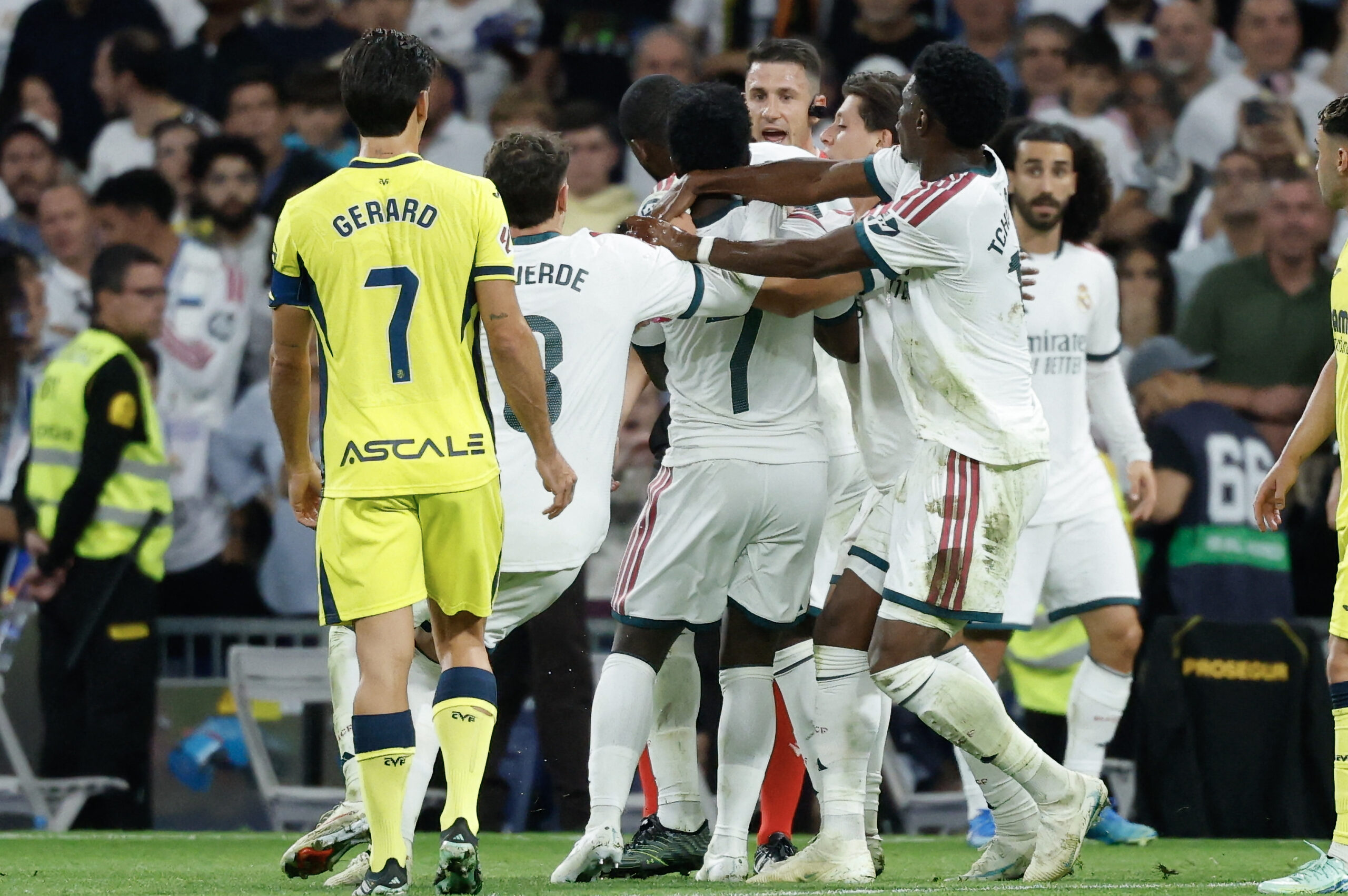 S a aflat! Ce i ar fi zis Vinicius pe teren arbitrului care l a eliminat în Real Madrid Villarreal
