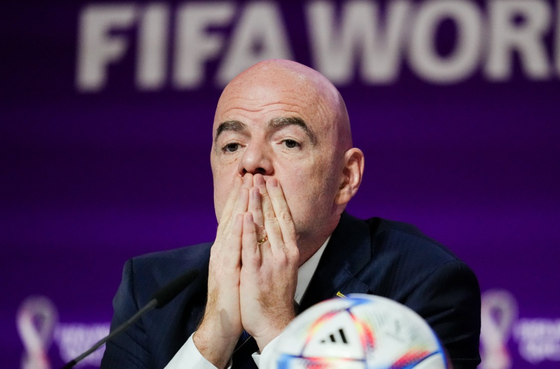 Se îngroașă gluma! A apărut primul candidat care vrea să îi ”fure” postul lui Gianni Infantino la șefia FIFA