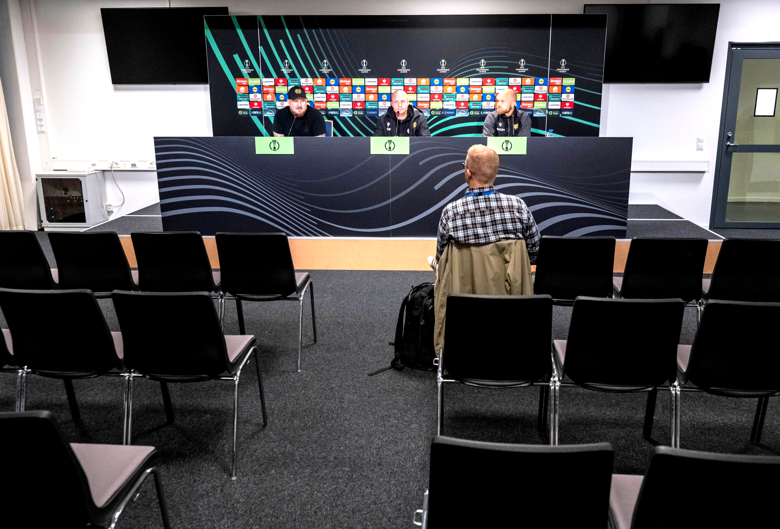Umilitor: au găsit un singur jurnalist în sală, înaintea primului lor meci din istorie în Europa!